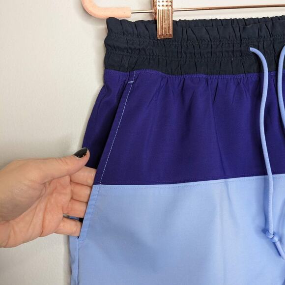 Athleta Blue Oahu Colorblock Shorts Drawstring Waist Back Zip Pocket Size 8 - Picture 4 of 9